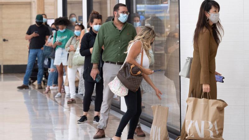 Mall shoppers 