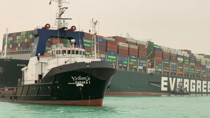Photo of ship impeding traffic in Suez Canal