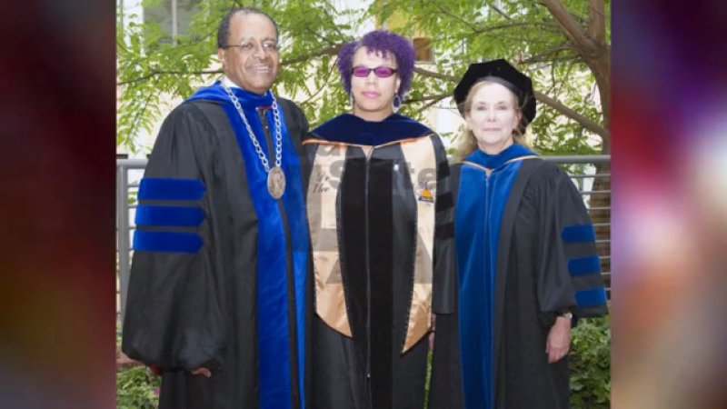 Tabia Lee (center)
