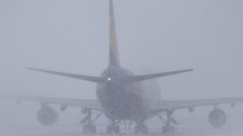 Plane, snow