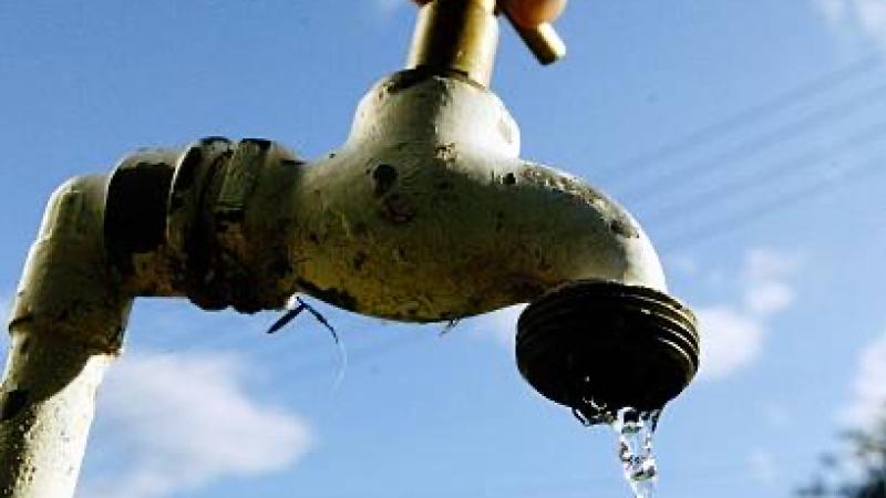 Water faucet 