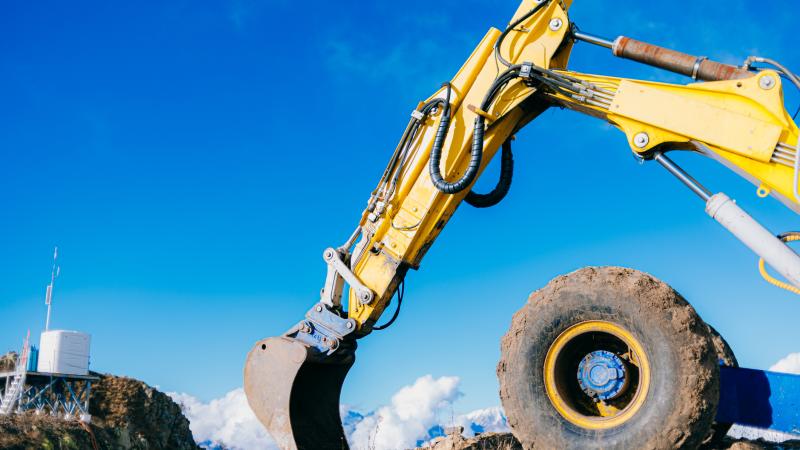 Excavator, construction machinery