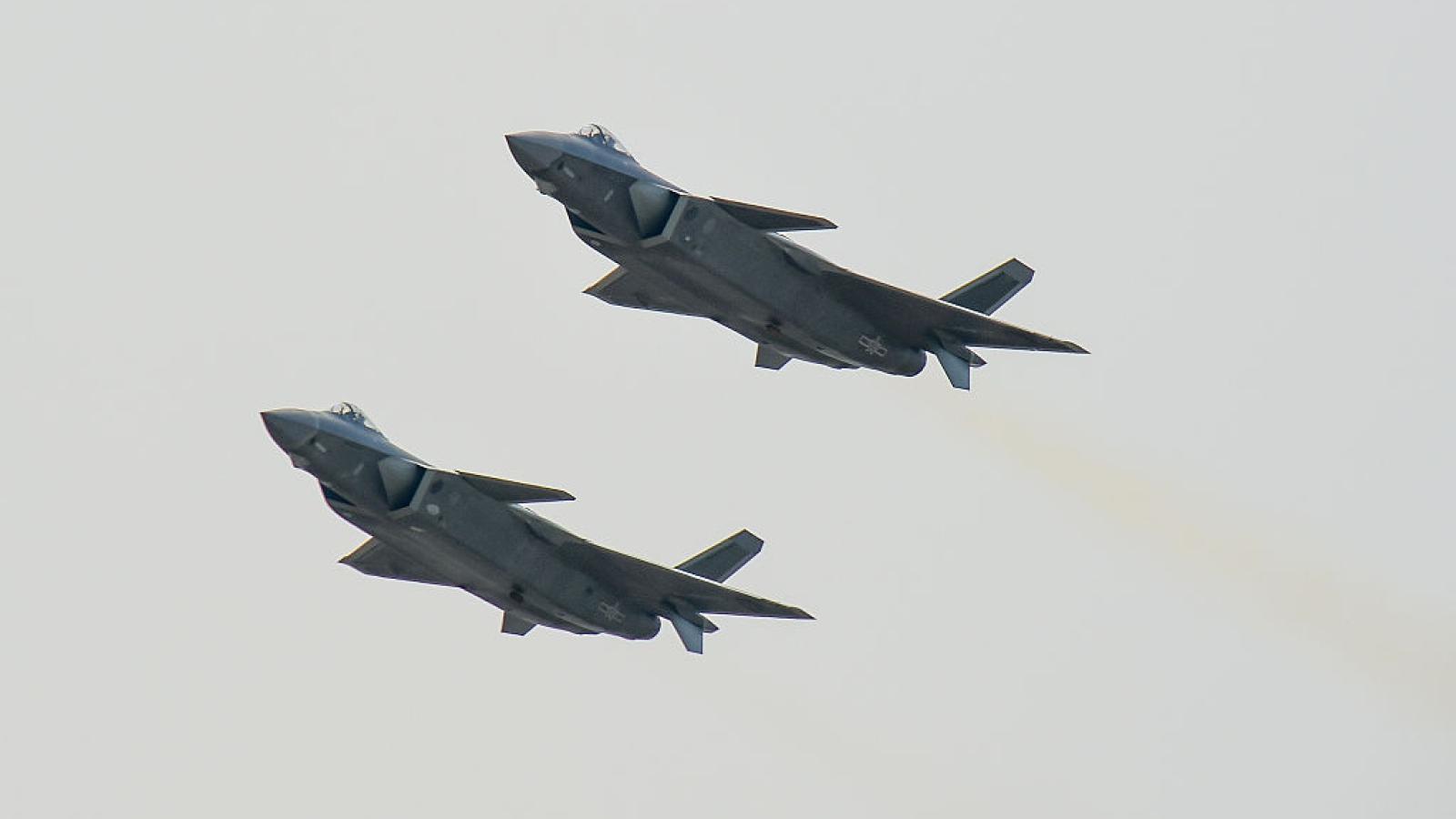 Chinese J-20 jets in formation, Nov. 2016