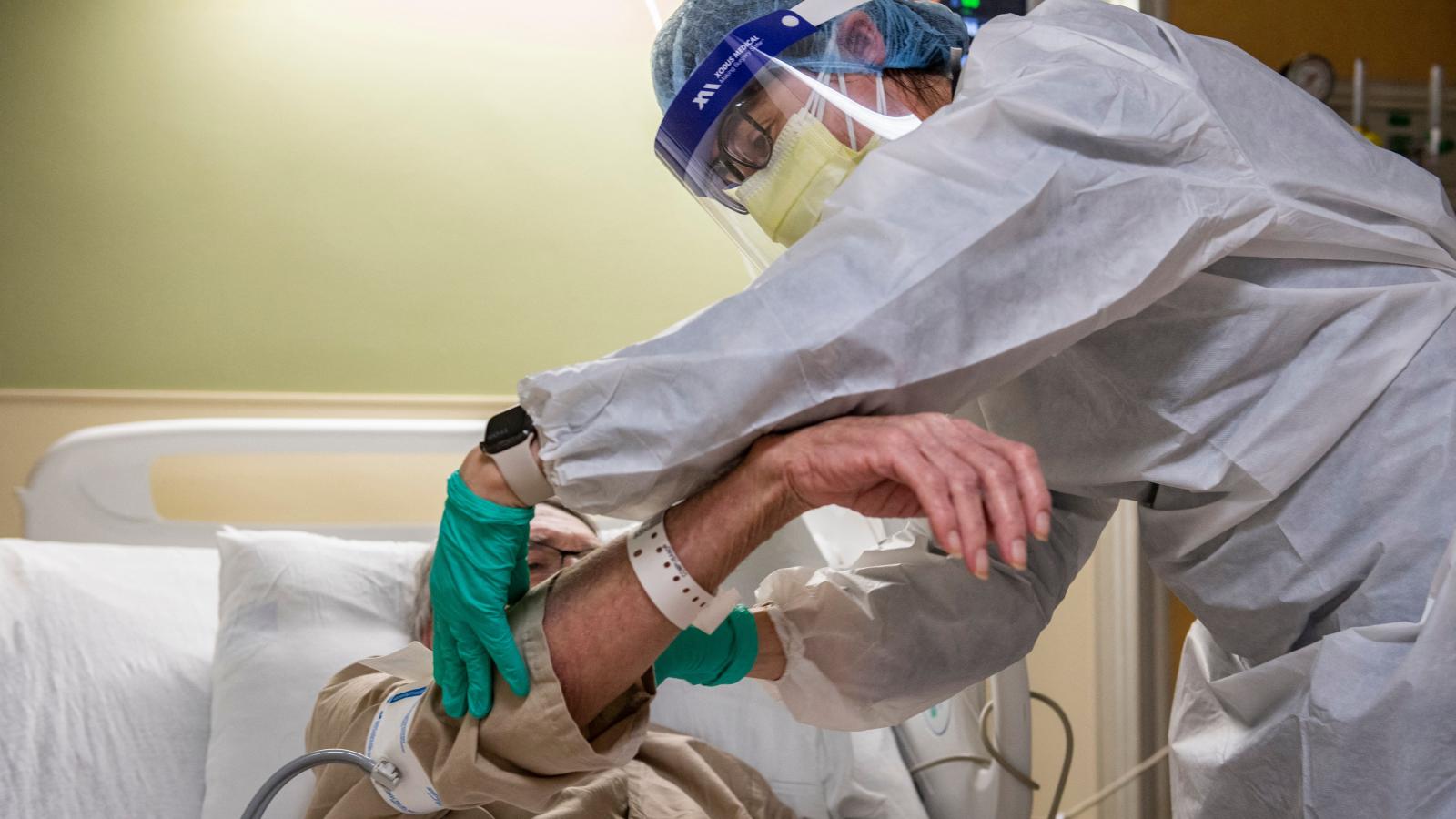 COVID-19 treatment, Veterans Affairs, West Roxbury, Mass., Jan. 11, 2022